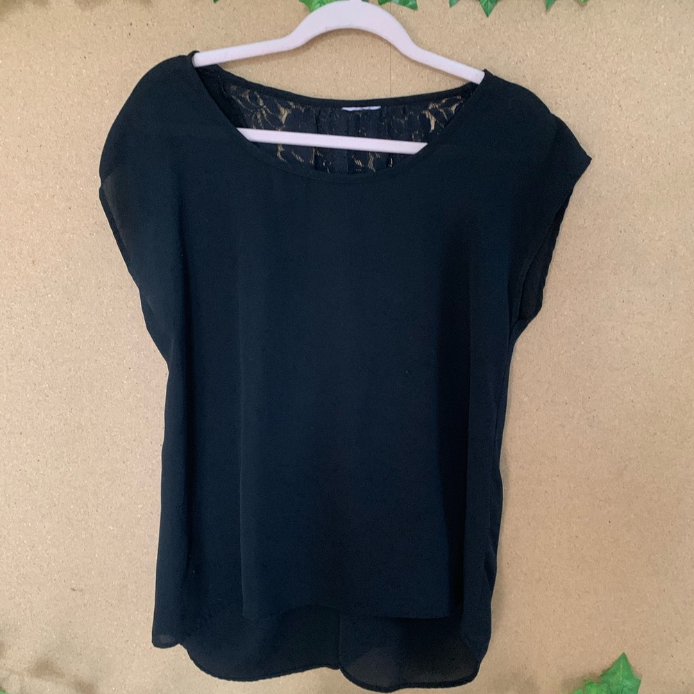 LOWBALLS ACCEPTED pretty top with a lace back